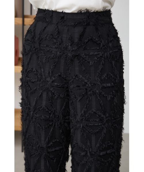 AZUL by moussy（アズールバイマウジー）の「フェザーフリンジジャガードパンツ（その他パンツ・レディース・ブラック/グレー・SMALL/MEDIUM）」の9枚目の写真