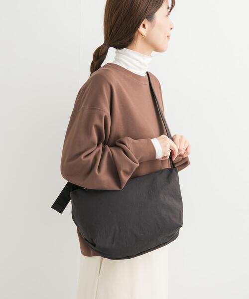 URBAN RESEARCH DOORS(アーバンリサーチドアーズ)の「ウォッシャブルミニショルダーバッグ(ショルダーバッグ・レディース・アイボリー/ブラック・ONE)」の2枚目の写真