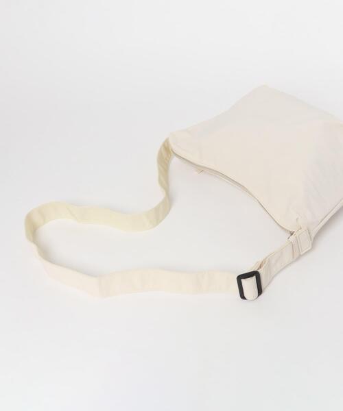 URBAN RESEARCH DOORS(アーバンリサーチドアーズ)の「ウォッシャブルミニショルダーバッグ(ショルダーバッグ・レディース・アイボリー/ブラック・ONE)」の6枚目の写真