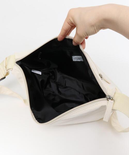URBAN RESEARCH DOORS(アーバンリサーチドアーズ)の「ウォッシャブルミニショルダーバッグ(ショルダーバッグ・レディース・アイボリー/ブラック・ONE)」の4枚目の写真