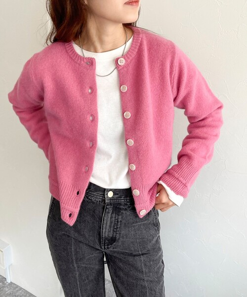 fredy emue（フレディエミュ）の「CASHMILE WOOL カーディガン（ニット/セーター・レディース・オフホワイト/サックスブルー/チャコールグレー/ピンク・38）」の4枚目の写真