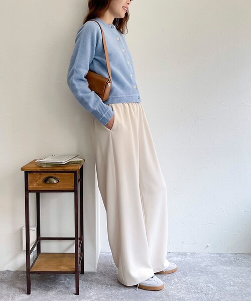 fredy emue（フレディエミュ）の「CASHMILE WOOL カーディガン（ニット/セーター・レディース・オフホワイト/サックスブルー/チャコールグレー/ピンク・38）」の7枚目の写真