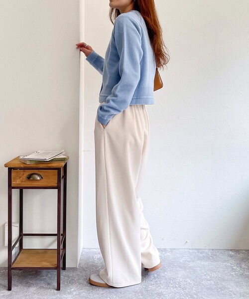 fredy emue（フレディエミュ）の「CASHMILE WOOL カーディガン（ニット/セーター・レディース・オフホワイト/サックスブルー/チャコールグレー/ピンク・38）」の9枚目の写真