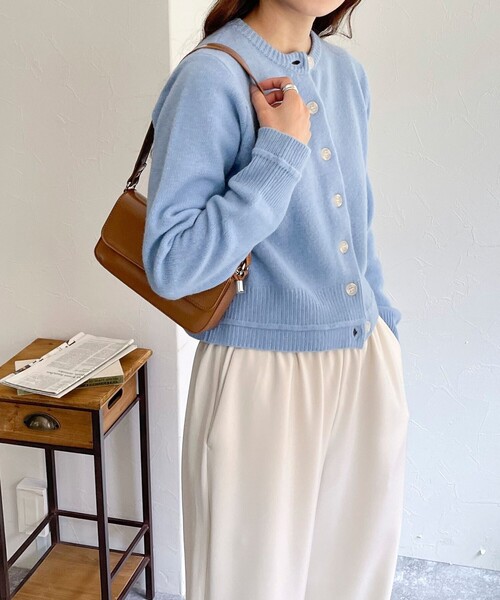 fredy emue（フレディエミュ）の「CASHMILE WOOL カーディガン（ニット/セーター・レディース・オフホワイト/サックスブルー/チャコールグレー/ピンク・38）」の11枚目の写真