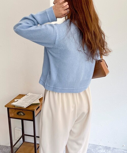 fredy emue（フレディエミュ）の「CASHMILE WOOL カーディガン（ニット/セーター・レディース・オフホワイト/サックスブルー/チャコールグレー/ピンク・38）」の12枚目の写真