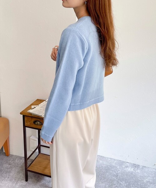 fredy emue（フレディエミュ）の「CASHMILE WOOL カーディガン（ニット/セーター・レディース・オフホワイト/サックスブルー/チャコールグレー/ピンク・38）」の13枚目の写真