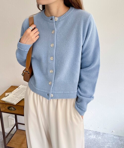 fredy emue（フレディエミュ）の「CASHMILE WOOL カーディガン（ニット/セーター・レディース・オフホワイト/サックスブルー/チャコールグレー/ピンク・38）」の14枚目の写真