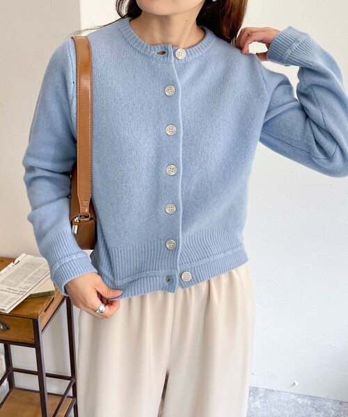 fredy emue（フレディエミュ）の「CASHMILE WOOL カーディガン（ニット/セーター・レディース・オフホワイト/サックスブルー/チャコールグレー/ピンク・38）」の15枚目の写真