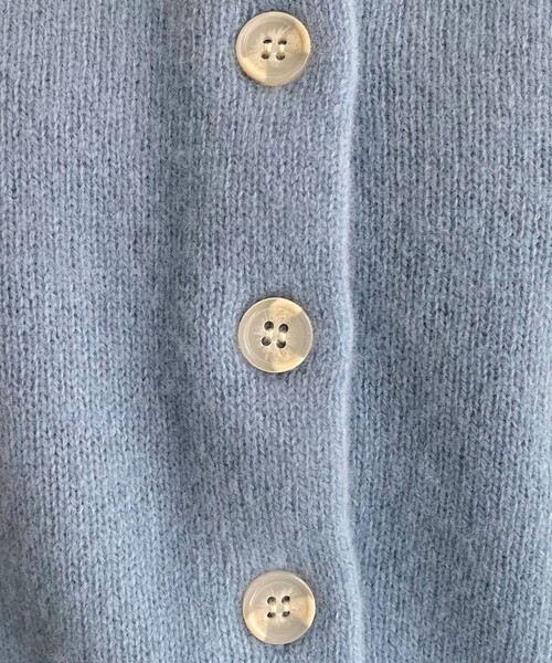 fredy emue（フレディエミュ）の「CASHMILE WOOL カーディガン（ニット/セーター・レディース・オフホワイト/サックスブルー/チャコールグレー/ピンク・38）」の5枚目の写真