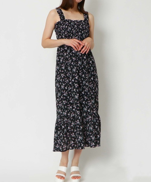 GORGE(ゴージ)の「《風になびく裾フリル》小花柄で魅せる旬顔ワンピ(ワンピース・レディース・ブルー/レッド/ブラック/アイボリー/オフホワイト/ブラック×ホワイト・F)」の6枚目の写真