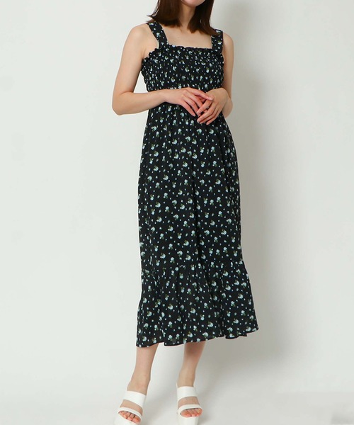 GORGE(ゴージ)の「《風になびく裾フリル》小花柄で魅せる旬顔ワンピ(ワンピース・レディース・ブルー/レッド/ブラック/アイボリー/オフホワイト/ブラック×ホワイト・F)」の5枚目の写真