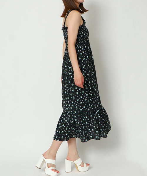 GORGE(ゴージ)の「《風になびく裾フリル》小花柄で魅せる旬顔ワンピ(ワンピース・レディース・ブルー/レッド/ブラック/アイボリー/オフホワイト/ブラック×ホワイト・F)」の11枚目の写真