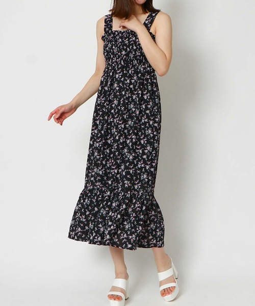 GORGE(ゴージ)の「《風になびく裾フリル》小花柄で魅せる旬顔ワンピ(ワンピース・レディース・ブルー/レッド/ブラック/アイボリー/オフホワイト/ブラック×ホワイト・F)」の12枚目の写真