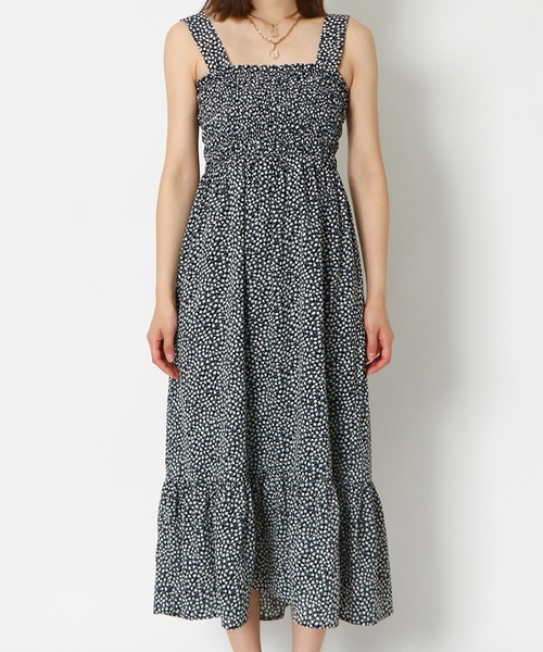 GORGE(ゴージ)の「《風になびく裾フリル》小花柄で魅せる旬顔ワンピ(ワンピース・レディース・ブルー/レッド/ブラック/アイボリー/オフホワイト/ブラック×ホワイト・F)」の13枚目の写真