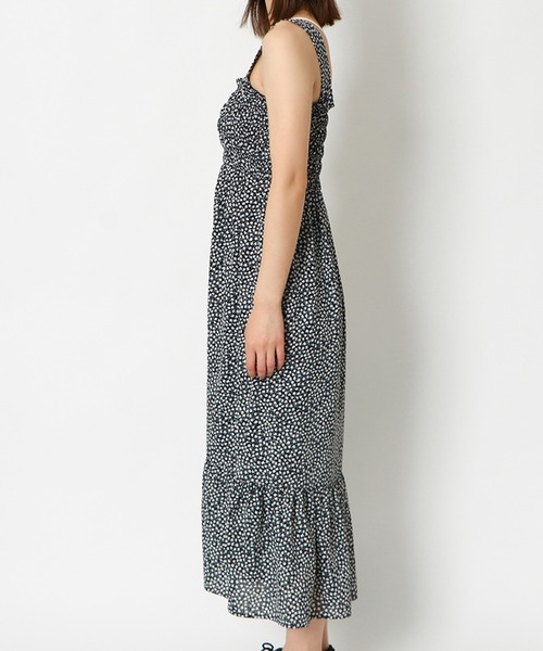 GORGE(ゴージ)の「《風になびく裾フリル》小花柄で魅せる旬顔ワンピ(ワンピース・レディース・ブルー/レッド/ブラック/アイボリー/オフホワイト/ブラック×ホワイト・F)」の14枚目の写真