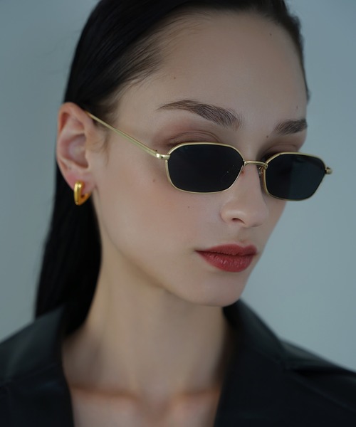 NUEF （ヌエフ）の「ユニセックス対応/NUEF/dix-sept17/サングラス/（サングラス・レディース・ブラック/ゴールド・FREE）」の2枚目の写真