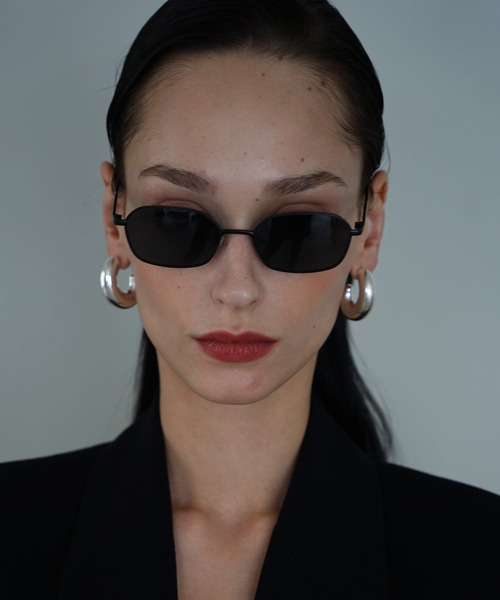 NUEF （ヌエフ）の「ユニセックス対応/NUEF/dix-sept17/サングラス/（サングラス・レディース・ブラック/ゴールド・FREE）」の12枚目の写真