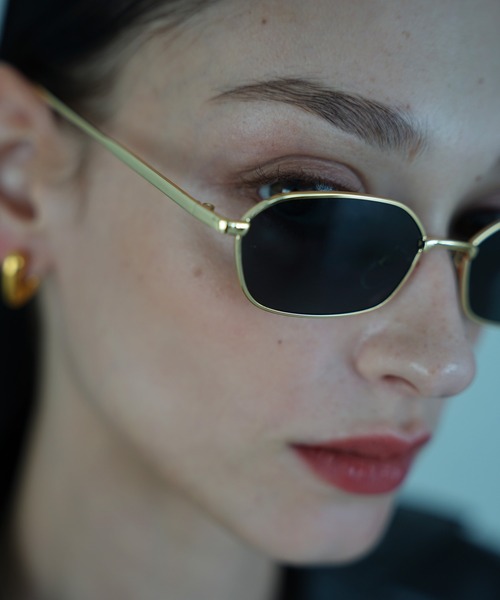 NUEF （ヌエフ）の「ユニセックス対応/NUEF/dix-sept17/サングラス/（サングラス・レディース・ブラック/ゴールド・FREE）」の14枚目の写真