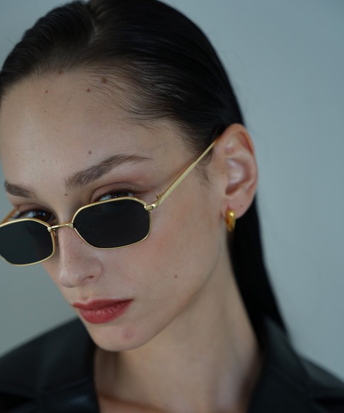 NUEF （ヌエフ）の「ユニセックス対応/NUEF/dix-sept17/サングラス/（サングラス・レディース・ブラック/ゴールド・FREE）」の16枚目の写真