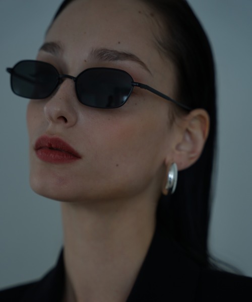 NUEF （ヌエフ）の「ユニセックス対応/NUEF/dix-sept17/サングラス/（サングラス・レディース・ブラック/ゴールド・FREE）」の19枚目の写真