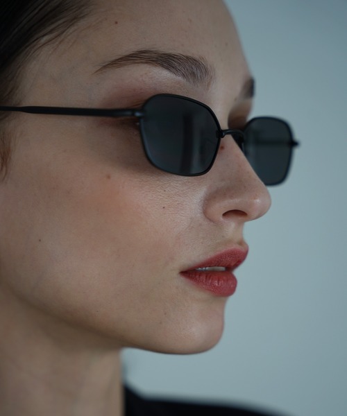 NUEF （ヌエフ）の「ユニセックス対応/NUEF/dix-sept17/サングラス/（サングラス・レディース・ブラック/ゴールド・FREE）」の21枚目の写真