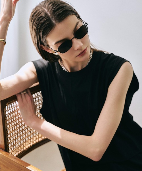 NUEF （ヌエフ）の「ユニセックス対応/NUEF/dix-sept17/サングラス/（サングラス・レディース・ブラック/ゴールド・FREE）」の4枚目の写真