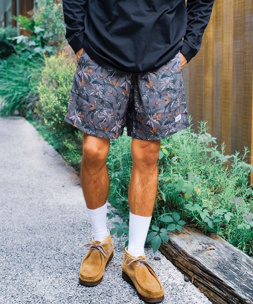 roial（ロイアル）の「WALK SHORTS/ROIAL(ロイアル)ボタニカル総柄ショートパンツ（その他パンツ・メンズ・ブラウン/オフホワイト・LARGE/X-LARGE/MEDIUM）」の2枚目の写真