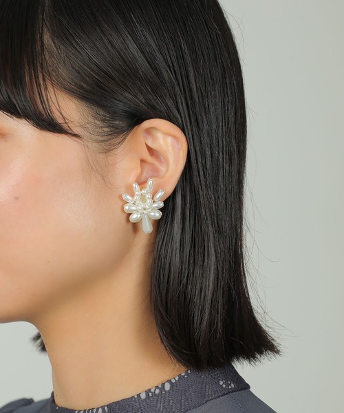 Kana(カナ)の「エレガント パール フラワー ピアス パーティー 結婚式 お呼ばれ オケージョン(ピアス(両耳用)・レディース・ゴールド/シルバー・フリー)」の12枚目の写真