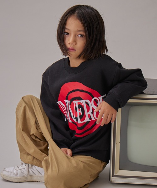 PAIRMANON STREET（ペアマノンストリート）の「【PAIRMANON STREET】裏起毛 プリント オーバサイズ スウェット トレーナー（スウェット・キッズ・グレー系その他2/グレー系その他3/グレー系その他4/グレー系その他5/オレンジ/グリーン系その他/ブルー系その他/ネイビー/ブラック系その他/ブラック系その他3/ブラック系その他5/ベージュ系その他3/グレー系その他/ブラック系その他2/レッド/レッド系その他/ブラック系その他4/ベージュ系その他/ベージュ系その他2/ブラウン・100/110/120/130/140/150/160/90）」の3枚目の写真