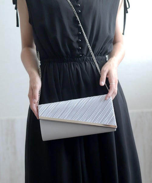florist（フローリスト）の「【2way】アシンメトリープリーツオケージョンサテンクラッチバッグ（クラッチバッグ・レディース・シルバー/ブラック/クリーム・FREE）」の10枚目の写真