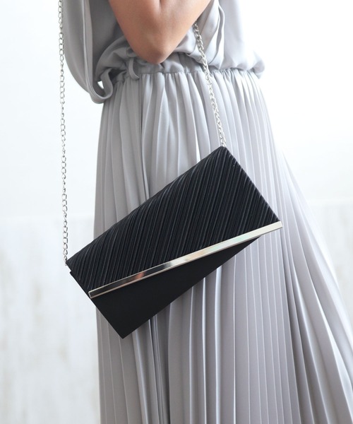 florist（フローリスト）の「【2way】アシンメトリープリーツオケージョンサテンクラッチバッグ（クラッチバッグ・レディース・シルバー/ブラック/クリーム・FREE）」の7枚目の写真