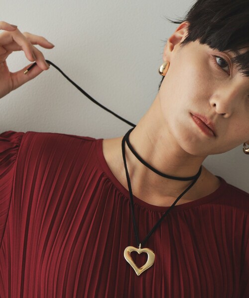 OPAQUE.CLIP(オペークドットクリップ)の「◆メタルハート×ベロアペンダント(ネックレス・レディース・ゴールド/シルバー・00)」の3枚目の写真