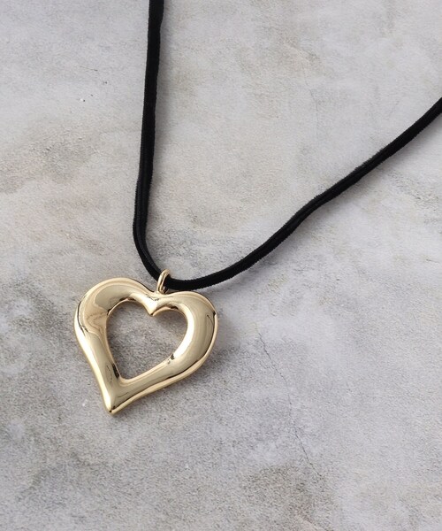 OPAQUE.CLIP(オペークドットクリップ)の「◆メタルハート×ベロアペンダント(ネックレス・レディース・ゴールド/シルバー・00)」の4枚目の写真