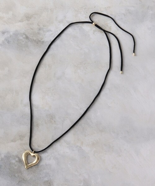 OPAQUE.CLIP(オペークドットクリップ)の「◆メタルハート×ベロアペンダント(ネックレス・レディース・ゴールド/シルバー・00)」の5枚目の写真