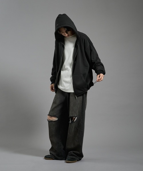 kutir（クティール）の「RUBBER LOGO DRAW CODE DOUBLE ZIP