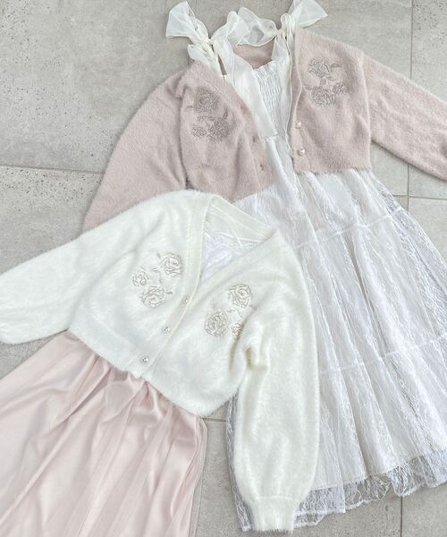 MAJESTIC LEGON（マジェスティックレゴン）の「キラキラビーズ刺繍シャギーカーデ（カーディガン/ボレロ・レディース・ピンク/ライトグレー/アイボリー/ブルー系その他5・MEDIUM）」の2枚目の写真