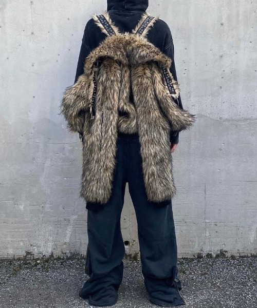 RACER WORLDWIDE(レーサーワールドワイド)の「ストリートファッション RACER WORLDWIDE レーサーワールドワイド Fur Bomber ファーボンバージャケット ボリュームジャケット ファーアウター ファーブルゾン フェイクファー ジップアウター 長袖アウター 羽織り ヒップホップスタイル ストリートブランド(ブルゾン・メンズ・ブラウン・L/M)」の13枚目の写真