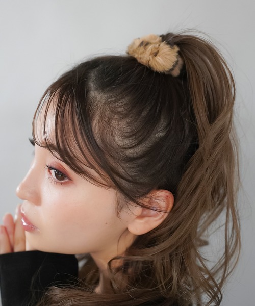 SPINNS（スピンズ）の「レオパードフェイクファーヘアゴム 2SET（ヘアゴム・レディース・アイボリー/ブラウン・ONESIZE）」の6枚目の写真