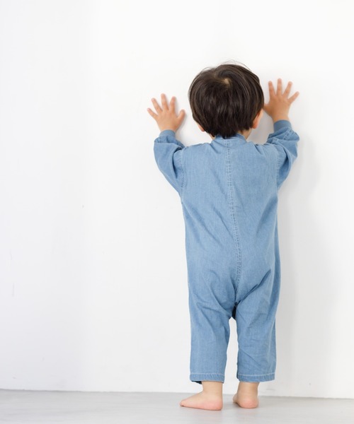 MAKE YOUR DAY（メイクユアデイ）の「バンドカラーカバーオール（ロンパース・キッズ・イエロー/カーキ/ブルー・70/80）」の4枚目の写真