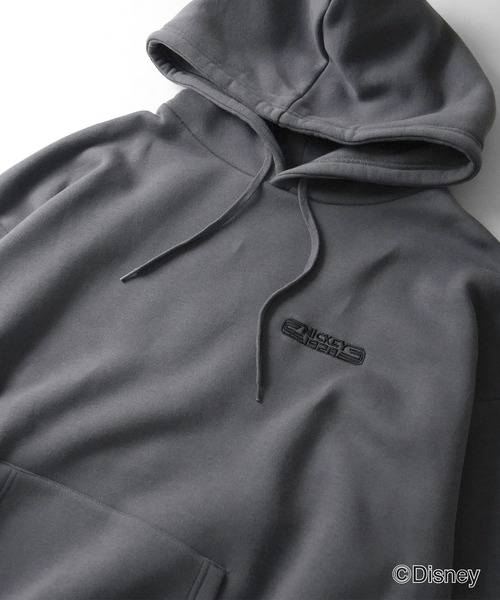 Disney(ディズニー)の「Disney / ディズニー ワンポイント刺繍 / バックプリント ビッグシルエットプルオーバーフーディー パーカー ユニセックス(パーカー・メンズ・グリーン/ライトグレー系/ライトグレー系2/グリーン系その他/ブラック/グレー系2/アッシュグレー/ブラック系その他/ブラック系その他3/ライトグレー系3/ブラウン系その他2/ブラウン系3・M/L)」の20枚目の写真
