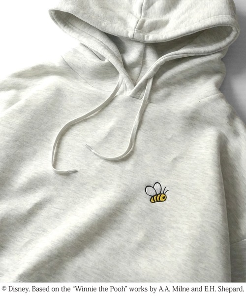 Disney(ディズニー)の「Disney / ディズニー ワンポイント刺繍 / バックプリント ビッグシルエットプルオーバーフーディー パーカー ユニセックス(パーカー・メンズ・グリーン/ライトグレー系/ライトグレー系2/グリーン系その他/ブラック/グレー系2/アッシュグレー/ブラック系その他/ブラック系その他3/ライトグレー系3/ブラウン系その他2/ブラウン系3・M/L)」の19枚目の写真