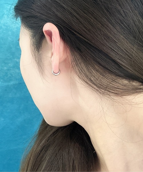 Burner(バーナー)の「【OKUOKU 0909】フープピアス 両耳用 oku-pierce-680075767389-4 Yn【RBTS】(ピアス(両耳用)・レディース・シルバー系その他/シルバー系その他2/ゴールド系その他2/ゴールド/ゴールド系その他/シルバー・FREE)」の14枚目の写真
