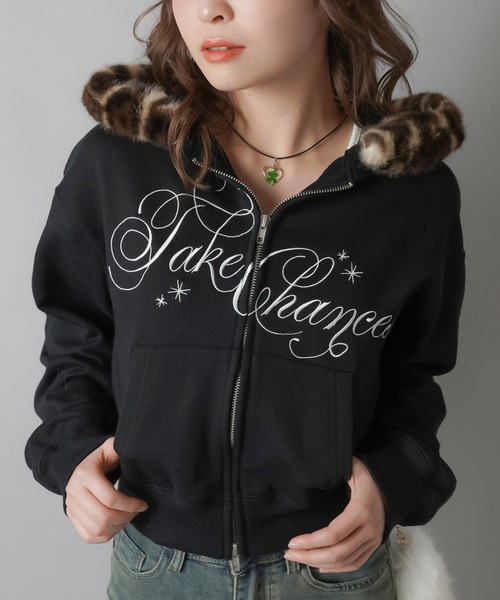 SPINNS（スピンズ）の「フードファー ショート丈ジップパーカー（パーカー・レディース・カーキ/オートミール/その他1/その他2/その他3・ONESIZE）」の3枚目の写真