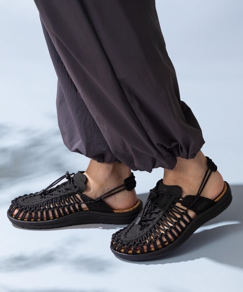 KEEN（キーン）の「UNEEK II CONVERTIBLE / ユニーク ツー コンバーチブル / レディース スニーカーサンダル（サンダル・レディース・ブラック・30cm/29cm/25.5cm/26.5cm/27cm/28cm/24.5cm/27.5cm/26cm/25cm/24cm/23.5cm/28.5cm/23cm）」の4枚目の写真