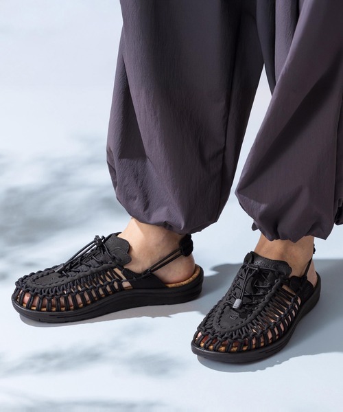 KEEN（キーン）の「UNEEK II CONVERTIBLE / ユニーク ツー コンバーチブル / レディース スニーカーサンダル（サンダル・レディース・ブラック・30cm/29cm/25.5cm/26.5cm/27cm/28cm/24.5cm/27.5cm/26cm/25cm/24cm/23.5cm/28.5cm/23cm）」の7枚目の写真