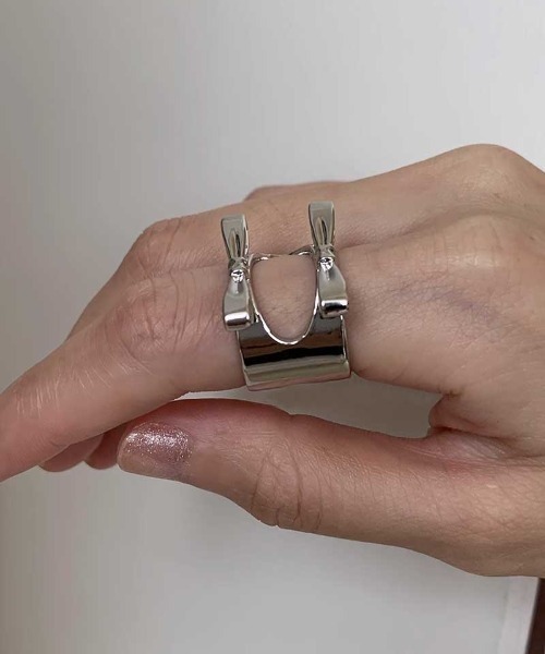 Vipoa(ヴィポア)の「double ribbon ring(リング・レディース・シルバー・FREE)」の2枚目の写真