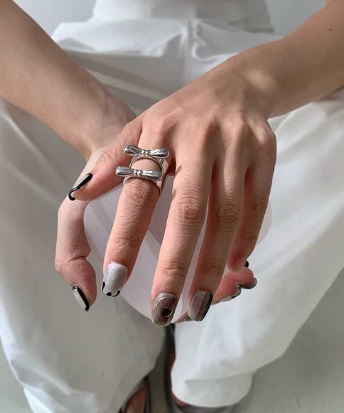Vipoa(ヴィポア)の「double ribbon ring(リング・レディース・シルバー・FREE)」の5枚目の写真