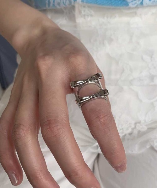 Vipoa(ヴィポア)の「double ribbon ring(リング・レディース・シルバー・FREE)」の9枚目の写真