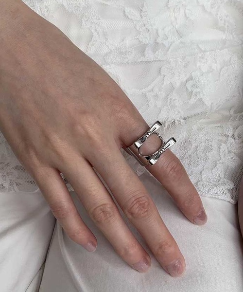 Vipoa(ヴィポア)の「double ribbon ring(リング・レディース・シルバー・FREE)」の11枚目の写真