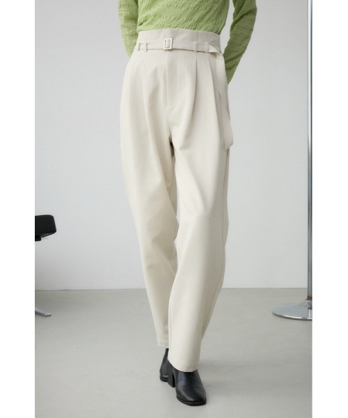 AZUL by moussy(アズールバイマウジー)の「ベルトタックテーパードパンツ(スラックス・レディース・ライトベージュ/ピンク/ブラック・MEDIUM/SMALL)」の3枚目の写真